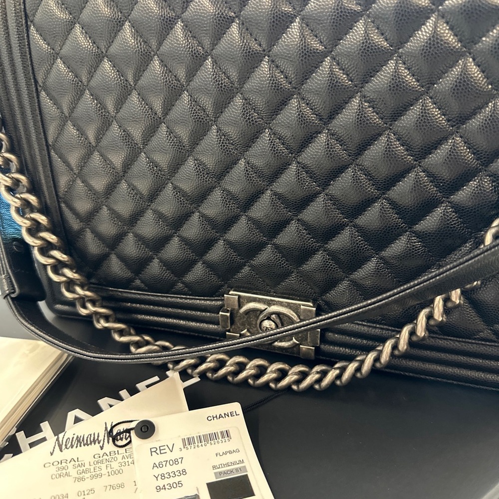 Chanel Caviar quilted Jumbo Le Boy Flap Bag Preowned Black
